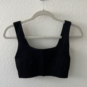 black ribbed workout top